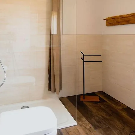 With 3 Bedrooms بيت للعطل